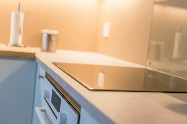 Detaljer kjøkken. Bildenen er fra en naboleilighet