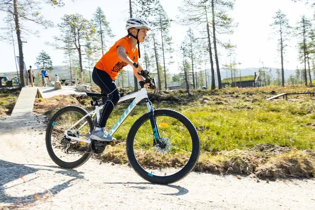 Flytsti, ferdighetsløyper og pumptrack finner du rett ved Turufjell Kafe