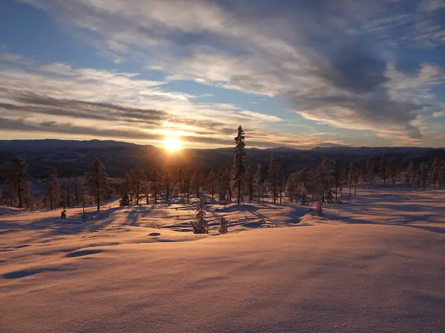 Fantastisk solnedgang pa  fjellet