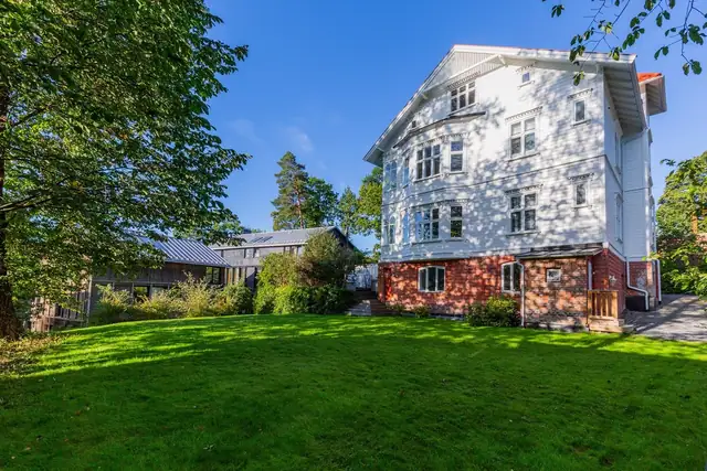 Huset vil bli en del av et sameie bestående av tre seksjoner, hvor snr. 1 &amp; 2 ligger i hovedhuset på tomten
