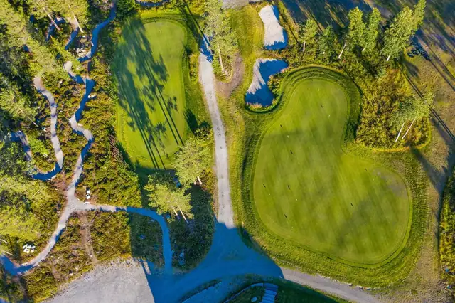 Flotte treningsfasiliteter på golfbanen
