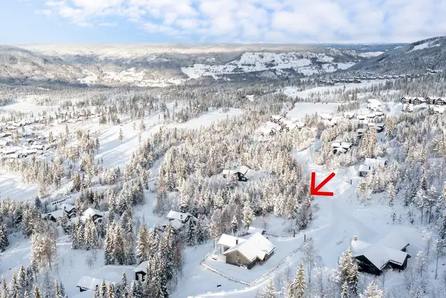En liten pitchingwedge ned på hull ni, så er golfrunden i gang!