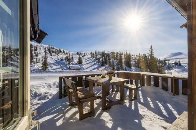Meget lekker og påkostet hytte fra 2021 | Alt TG1 | Ski-in/ski-out | Solrik terrasse | 3 soverom + 2 hemsrom | Under 2t fra Oslo