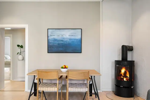 Naturlig plass til spisebord. Perfekt for sammenkomster med famile og venner!