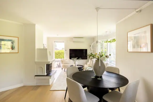 Det er naturlig plass til spisebord med plass til hele familien.