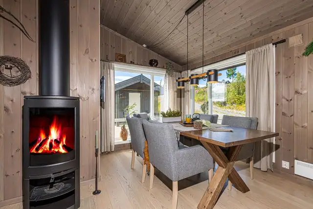 Det er naturlig plass til spisegruppe med plass til hele familien.