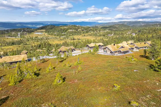 Nydelig utsikt mot Nystølen og over mot Nesfjellet Alpint - Her ligger du innerst og øverst, bedre blir det ikke!