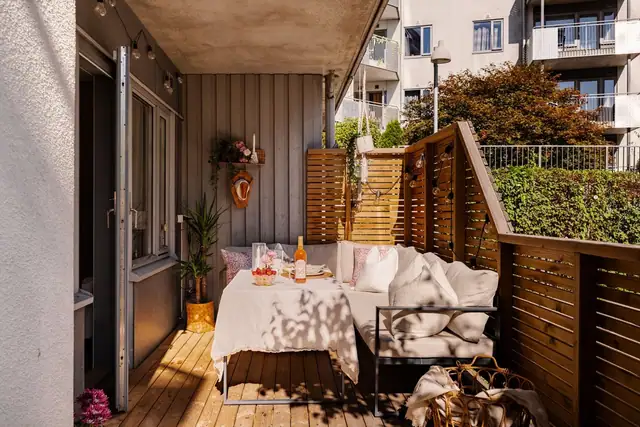 God plass til sittegruppe, grill, planter og annet ønsket inventar
