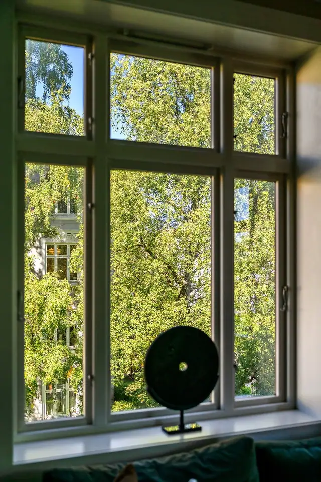 Leiligheten har en nydelig beliggenhet midt på Majorstuen/Fagerborg midt bland vakre klassiske gårder, brede gater og grønne omgivelser.
