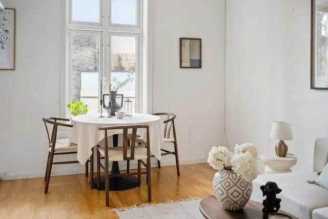 Det er naturlig plass til spisebord.